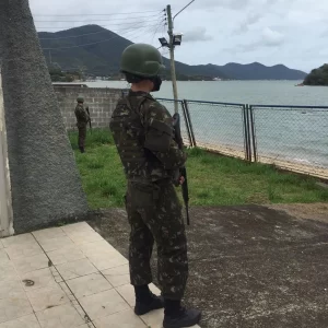 Soldado do Exército é esfaqueado em área militar da Capital