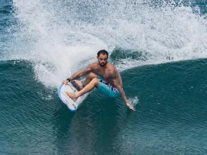Surfista de SC retorna para elite da World Surf League