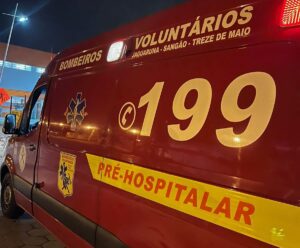 Colisão entre veículo e motocicleta provoca amputação parcial de perna de motociclista em Laguna