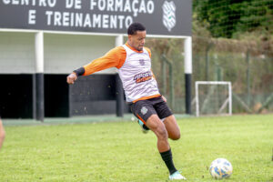 Figueirense entra no G-4 e se prepara para duelo contra Joinville