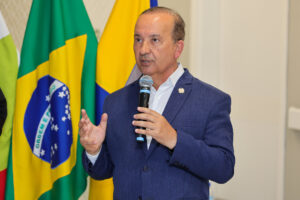 Jorginho Mello minimiza pesquisas e mantém confiança na vitória de Guidi em Criciúma