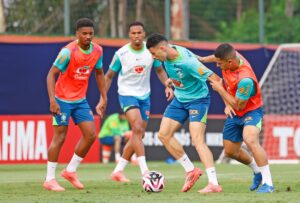 Brasil e Chile se enfrentam em duelo decisivo nas Eliminatórias