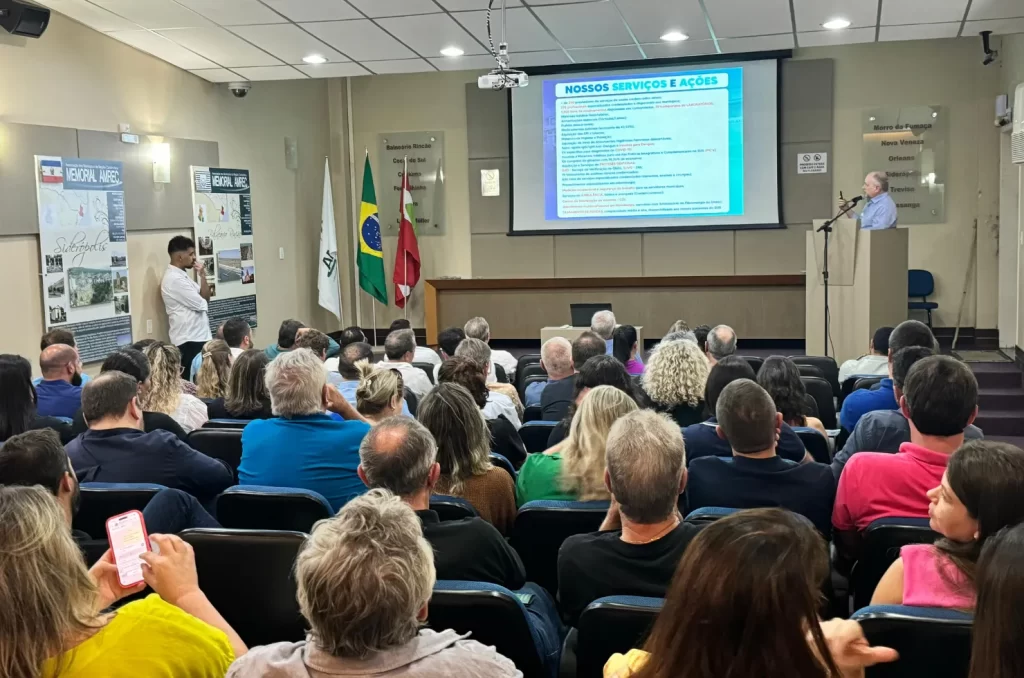 Reunião entre prefeitos da AMREC