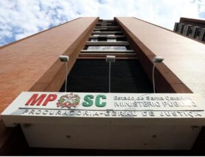 Após denúncias ao MPSC, município regulariza transporte
