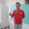 Lauro Nogueira, candidato a prefeito de Içara, votando na EMEF Quintino Rizzieri