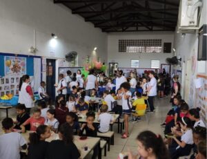 Alunos de Itajaí são surpreendidos com festa de aniversário