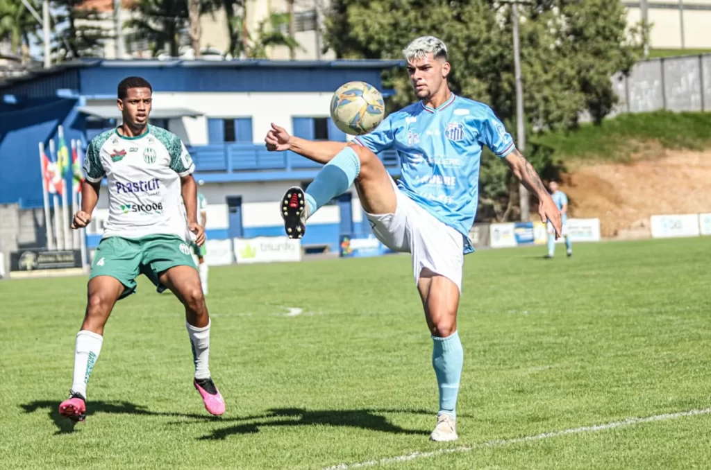 Elyson, atacante do Caravaggio, é o artilheiro isolado da Copa Santa Catarina Sub-21 com cinco gols