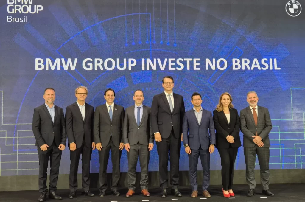Evento de celebração dos 10 anos da BMW no Brasil na fábrica de Araquari, com o lançamento de novos modelos e presença de autoridades e colaboradores