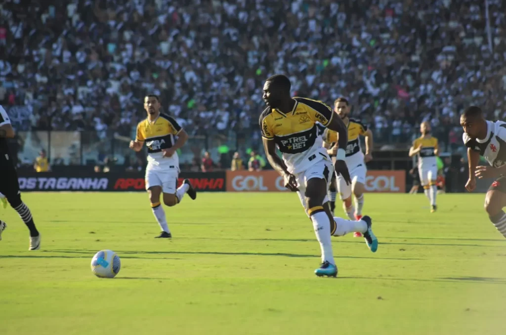 Yannick Bolasie fala sobre sua estreia no Maracanã e comenta sobre sua possível permanência no Criciúma