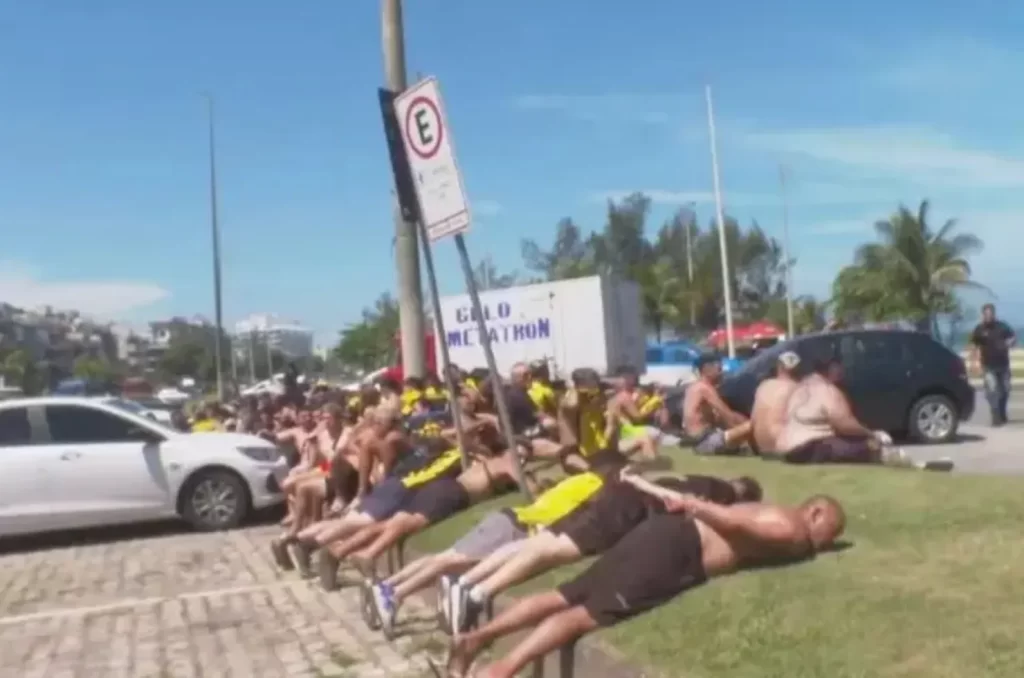 Torcedores do Peñarol sendo detidos no Rio de Janeiro
