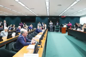 CCJ da Câmara aprova projeto que limita decisões no STF