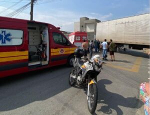 Caminhão baú atropela e mata idoso em Itajaí