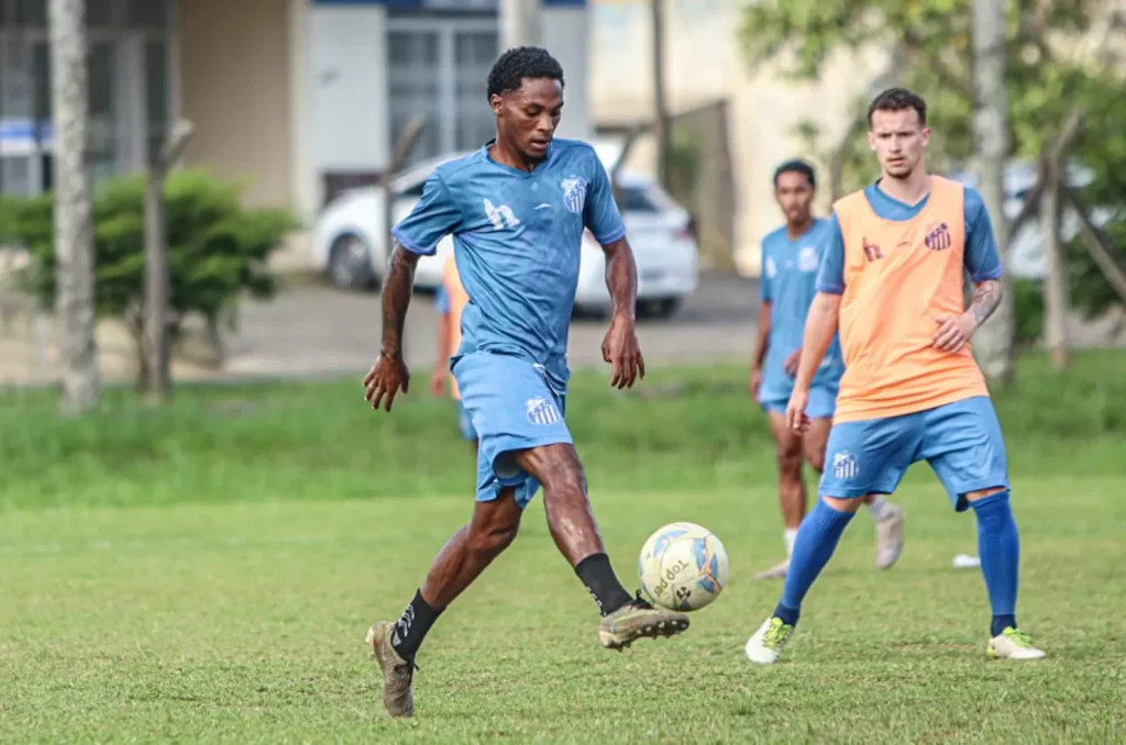 Caravaggio Sub-21 durante treino em preparação para enfrentar o metropolitano