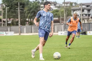 Caravaggio intensifica preparação para encarar o Tubarão
