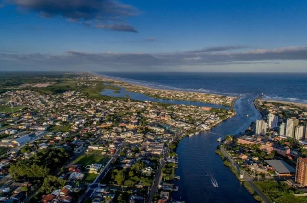 Casa de veraneio é invadida e tem itens furtados em Passo de Torres