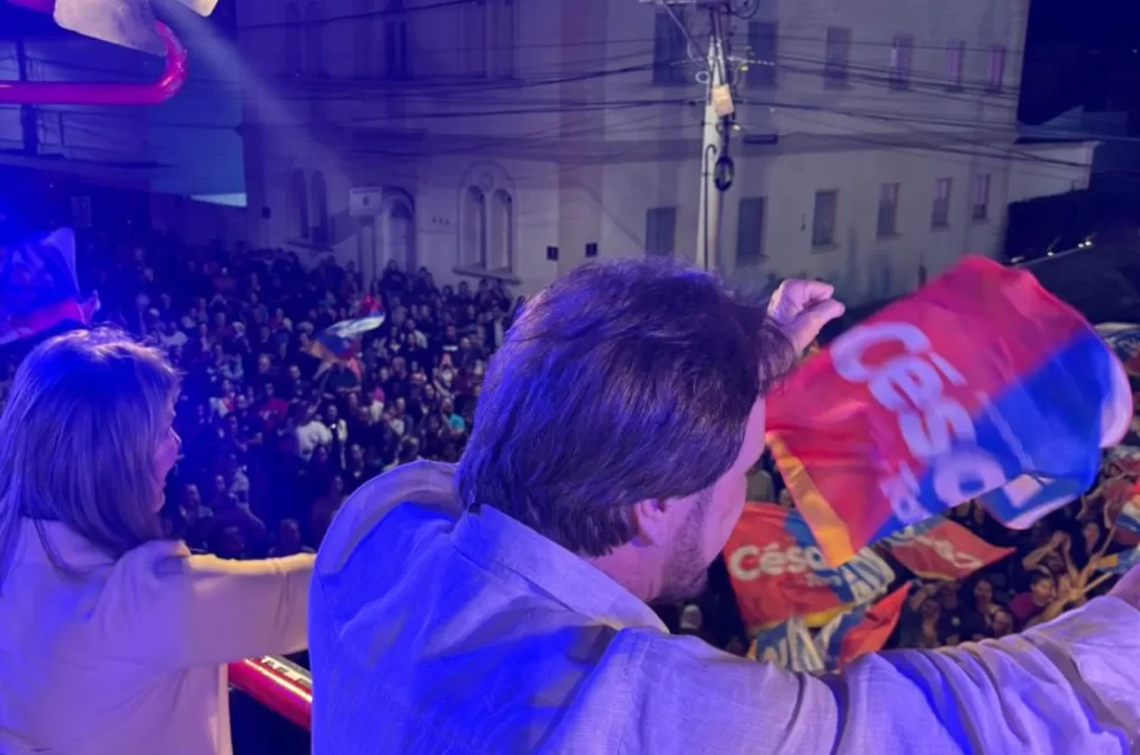 César Cesa, reeleito prefeito de Araranguá em 2024, celebra vitória