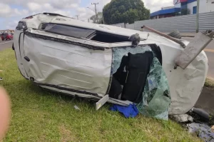 Colisão com capotamento é registrada na BR-101 em Sombrio