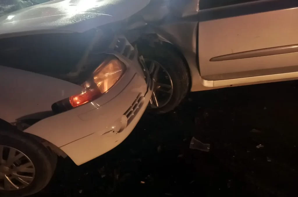 Acidente de trânsito na BR-101 em Içara envolvendo um VW Gol e um Fiat Stilo