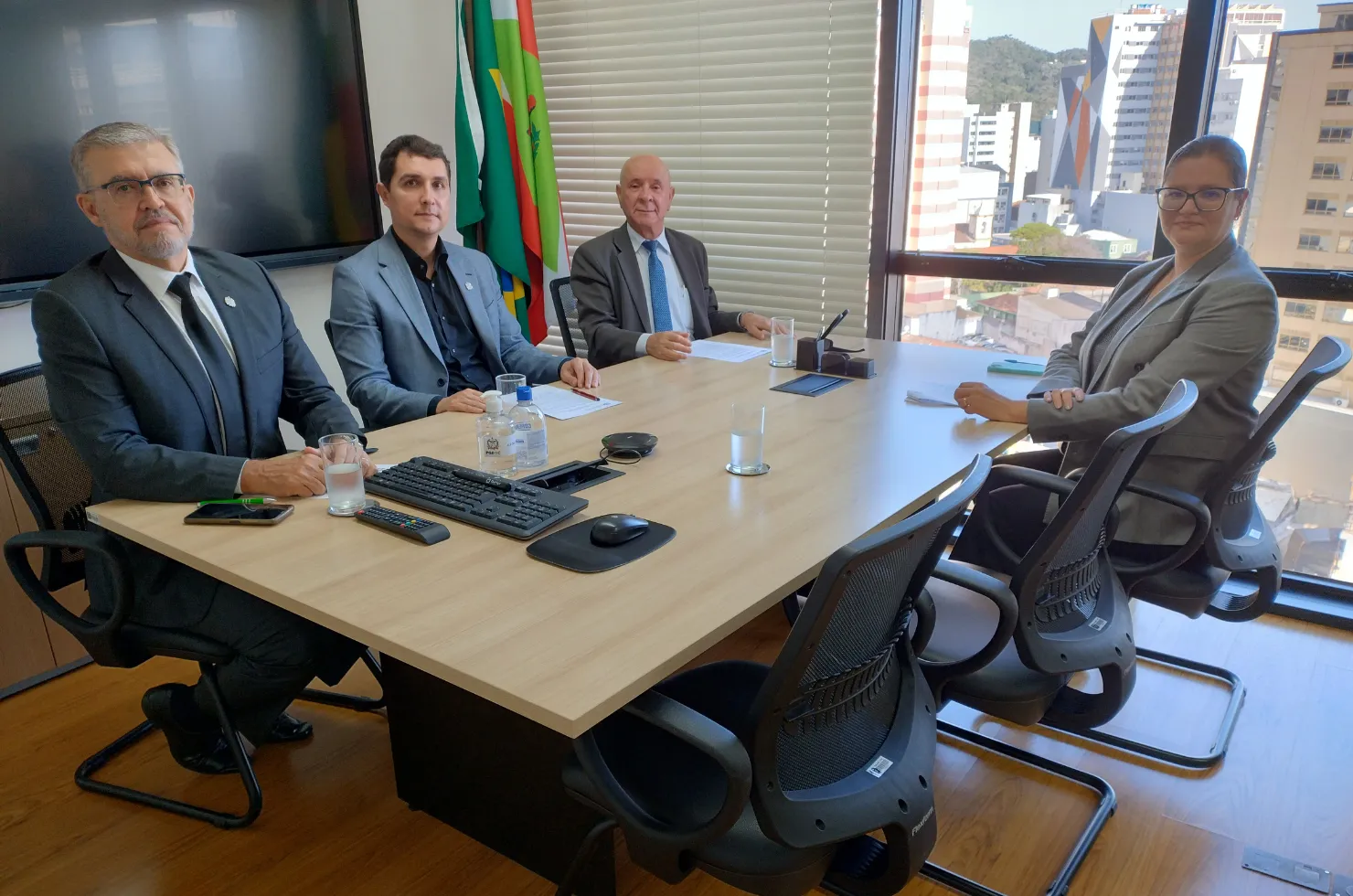 Foto da reunião do Comitê de Governança de Privacidade da PGE/SC discutindo a LGPD