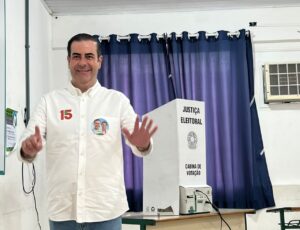 Chiodini é o primeiro a votar em Itajaí 