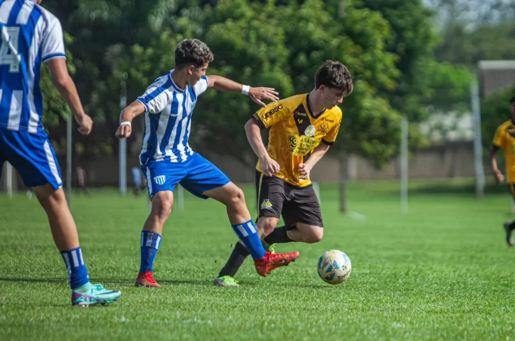 Criciúma Sub-15 em ação durante a partida contra o Avaí na Copa Sul