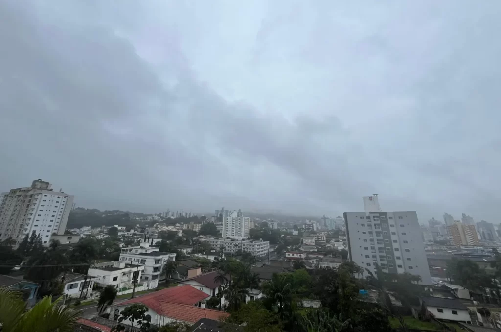 Criciúma: chuva persiste nesta quarta e sol aparece só no sábado