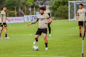 Criciúma se reapresenta para encarar o Atlético-GO