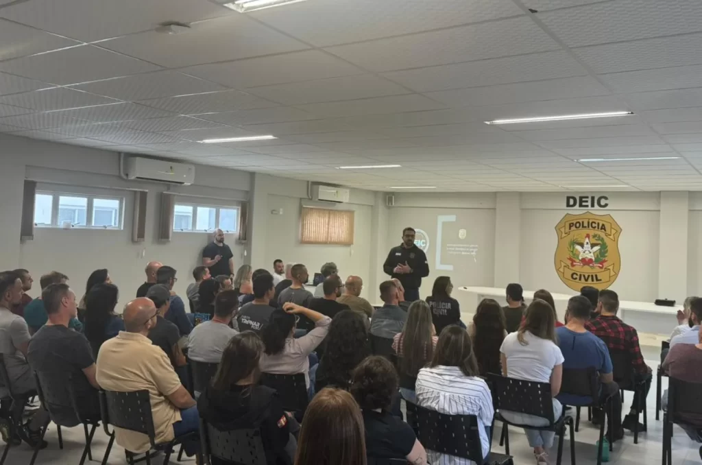 Dados de produtividade da Polícia Civil de Santa Catarina em 2024 divulgados pela DEIC, incluindo prisões, apreensões e operações de combate à corrupção e lavagem de dinheiro