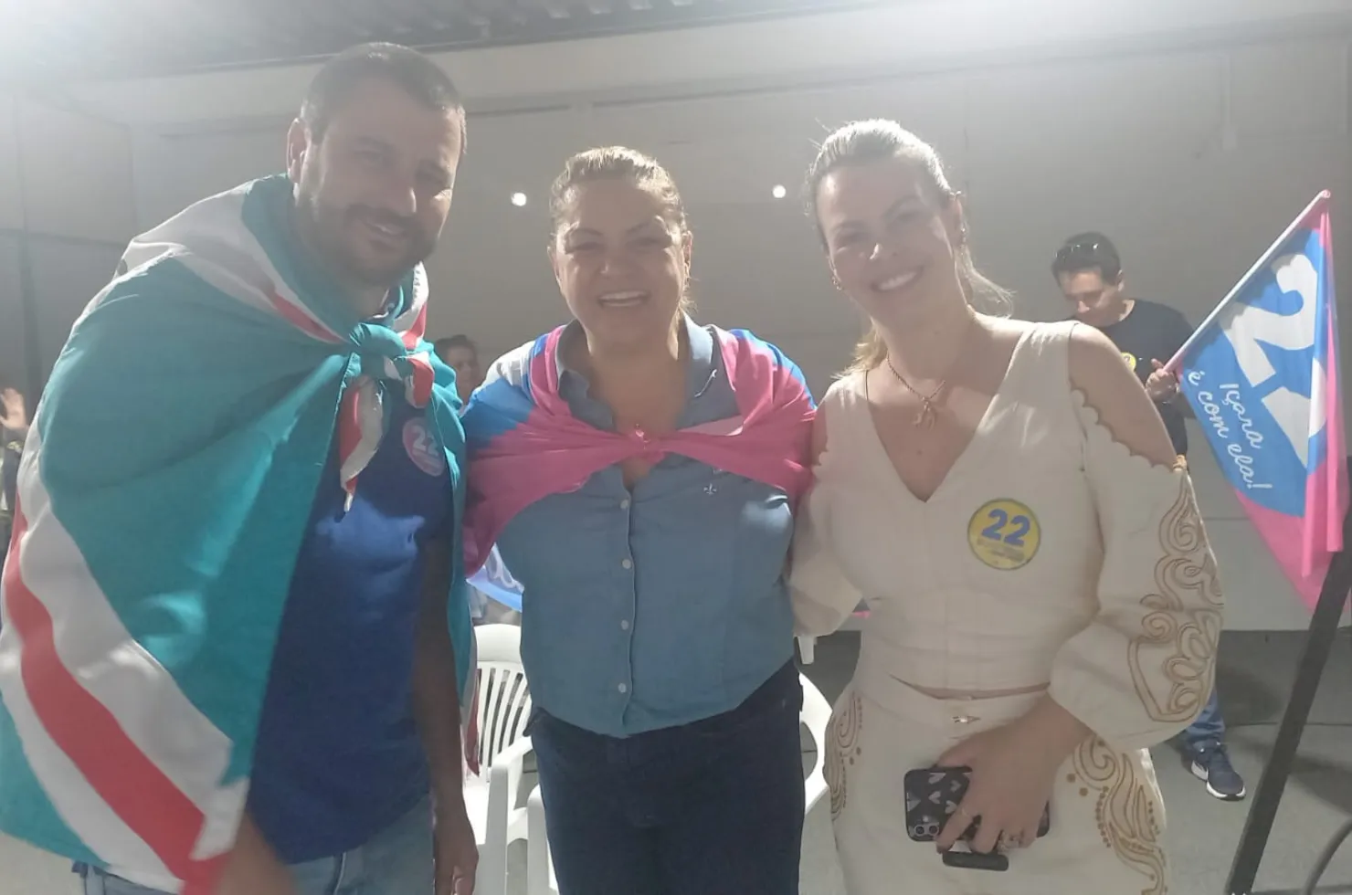 Dalvania Cardoso, prefeita reeleita de Içara, celebra vitória nas eleições municipais de 2024