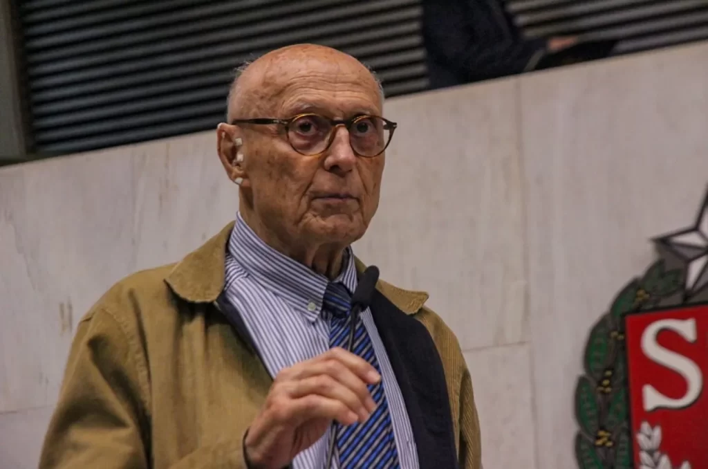 Eduardo Suplicy durante uma sessão da Assembleia Legislativa de São Paulo
