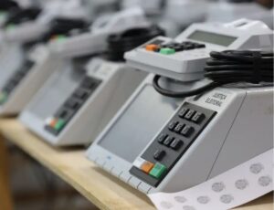Em Itajaí mais de 600 urnas são levadas aos locais de votação