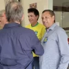 Deputado Júlio Garcia e prefeito Clésio Salvaro durante votação no Colégio São Bento em Criciúma