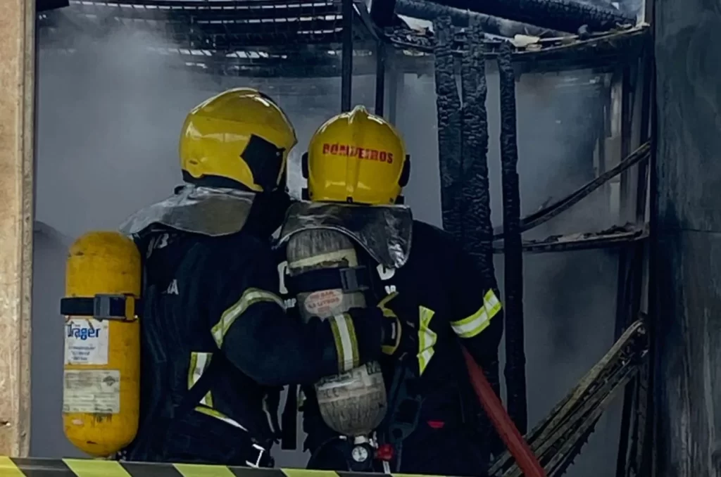 Incêndio controlado em estufa de fumo no bairro Linha Contessi, Turvo