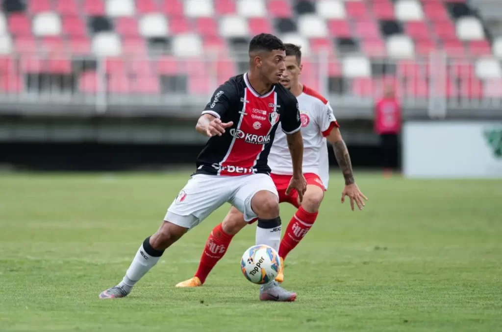 O Hercílio Luz conseguiu uma vitória fora de casa, contra o Joinville e garantiu a classficação