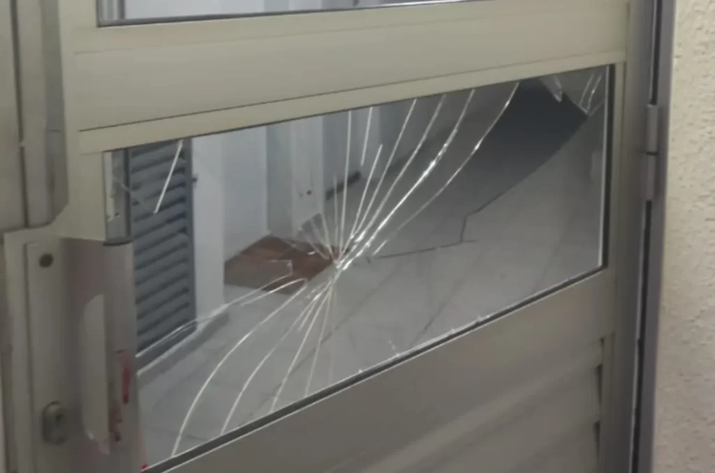 Condomínio em Criciúma com itens danificados por homem embriagado