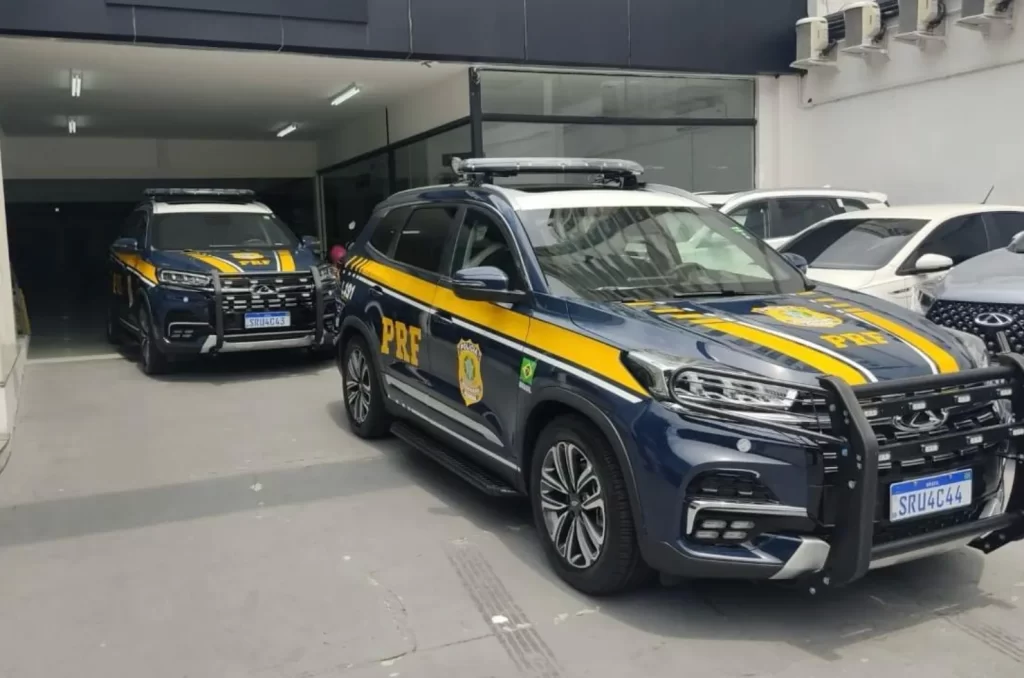 Ilustração de uma viatura da Polícia Rodoviária Federal, que atendeu o caso do atropelamento em Araranguá