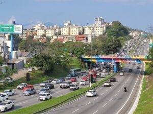 Trânsito intenso na BR-282 em Florianópolis