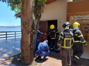 Bombeiros controlam princípio de incêndio em lanchonete fechada na capital
