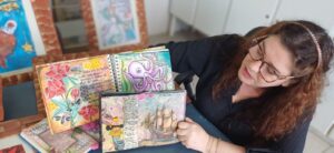 Exposição ‘Art Journal’ destaca criatividade de jovens artistas