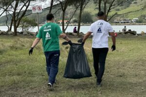 Trato por Laguna mobiliza comunidade em ação de limpeza costeira