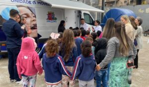 Odontomóveis atendem alunos de São José e promovem saúde bucal