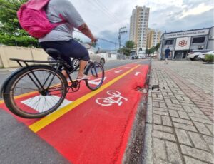 Itajaí amplia interligação da malha cicloviária