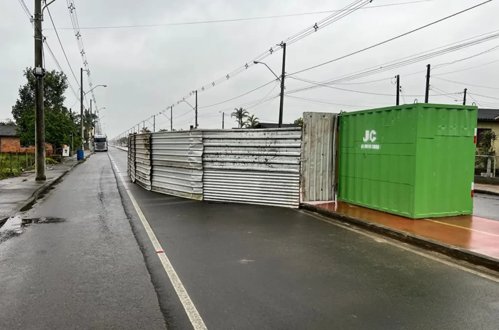 Monumento em homenagem aos cânions da Serra Geral em Jacinto Machado, em construção na Avenida Padre Herval Fontanella