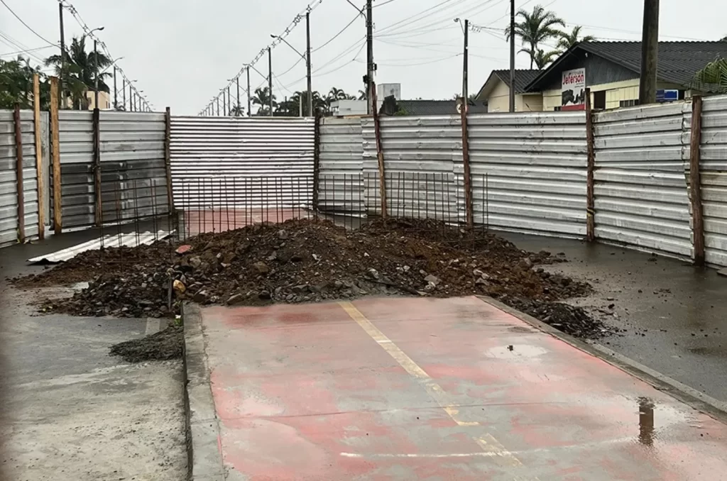 Monumento em homenagem aos cânions da Serra Geral em Jacinto Machado, em construção na Avenida Padre Herval Fontanella
