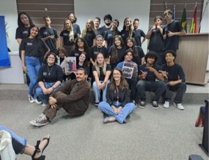 Jovens talentos criam revista de moda em Itajaí