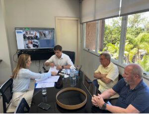 Juliana Pavan é recebida pelo prefeito Fabrício Oliveira
