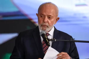 Lula sofre acidente e cancela viagem à Rússia para o Brics