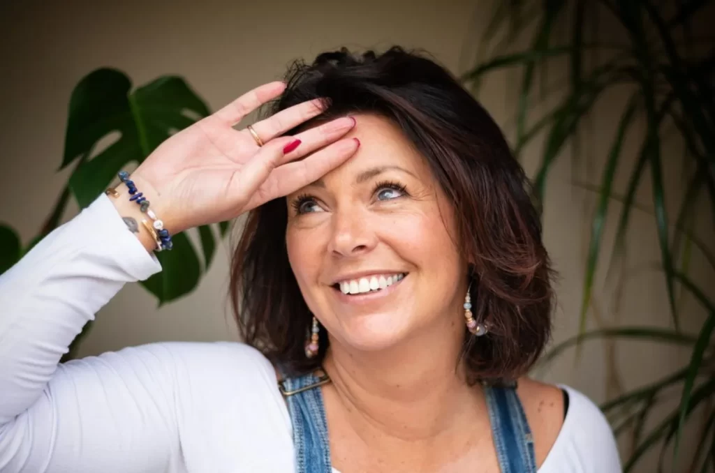 Anne Twist, mãe de Harry Styles presta homenagem a Liam Payne, ex-membro do One Direction, após sua morte trágica na Argentina