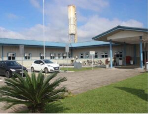 Mãe é liberada e bebê nasce morto em frente ao hospital