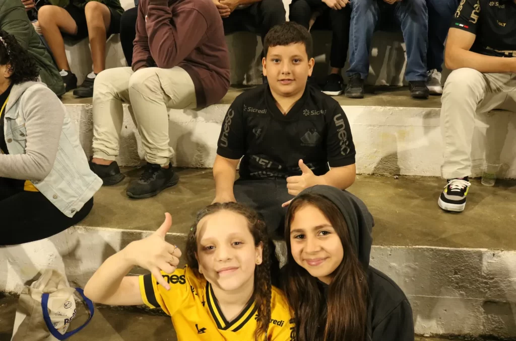 Fotos da torcida do Criciúma no Estádio Heriberto Hülse durante a vitória por 2 a 0 contra o Atlético-GO
